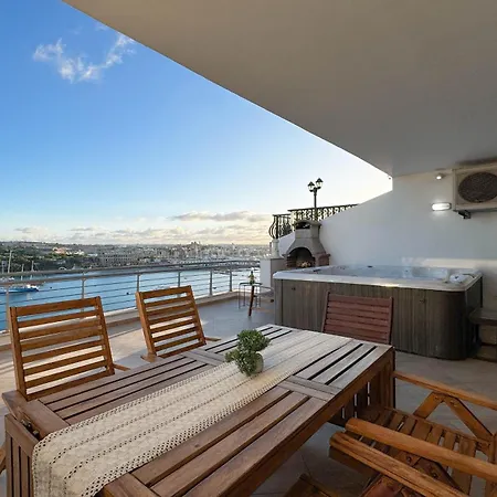 Jacuzzi Terrace Getaway With Valletta Views
