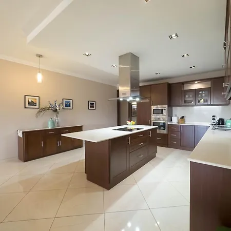 Jacuzzi Terrace Getaway With Valletta Views