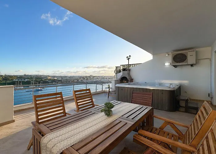 Jacuzzi Terrace Getaway With Valletta Views