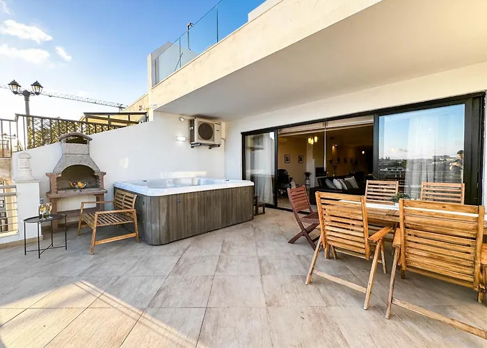 Jacuzzi Terrace Getaway With Valletta Views Apartamento *