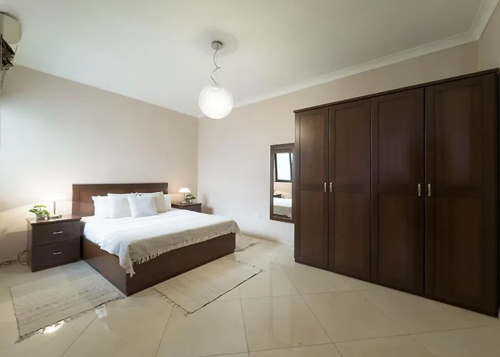 Jacuzzi Terrace Getaway With Valletta Views Apartamento