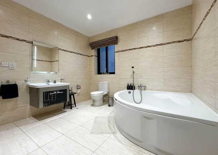 Jacuzzi Terrace Getaway With Valletta Views Sliema