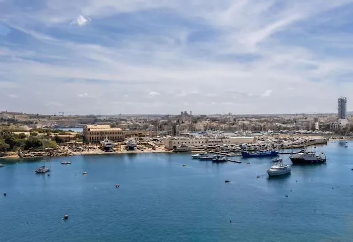 Jacuzzi Terrace Getaway With Valletta Views Apartamento *