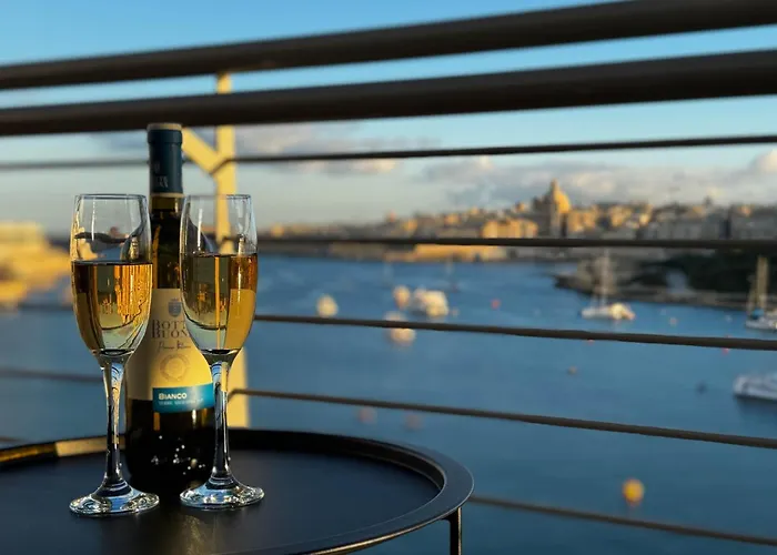 Jacuzzi Terrace Getaway With Valletta Views *