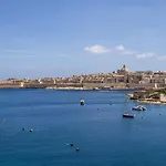 Jacuzzi Terrace Getaway With Valletta Views * סליאמה