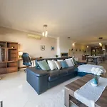 Jacuzzi Terrace Getaway With Valletta Views * סליאמה