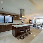 Jacuzzi Terrace Getaway With Valletta Views דירה *