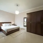 Jacuzzi Terrace Getaway With Valletta Views דירה
