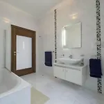 Jacuzzi Terrace Getaway With Valletta Views דירה