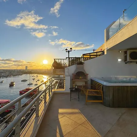 Jacuzzi Terrace Getaway With Valletta Views
