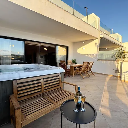Jacuzzi Terrace Getaway With Valletta Views Apartament Sliema