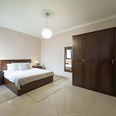 Jacuzzi Terrace Getaway With Valletta Views Apartment