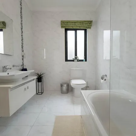 Jacuzzi Terrace Getaway With Valletta Views Sliema