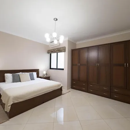 Jacuzzi Terrace Getaway With Valletta Views *