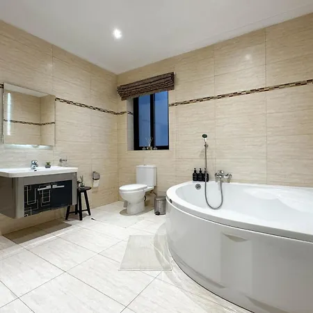 Jacuzzi Terrace Getaway With Valletta Views Sliema