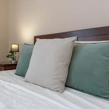 Jacuzzi Terrace Getaway With Valletta Views