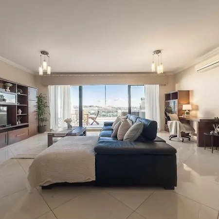 Jacuzzi Terrace Getaway With Valletta Views Apartment *