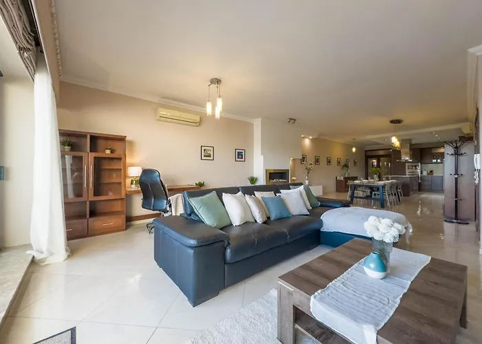 Jacuzzi Terrace Getaway With Valletta Views * Σλιέμα