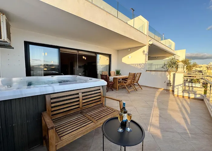 Jacuzzi Terrace Getaway With Valletta Views Διαμέρισμα Σλιέμα