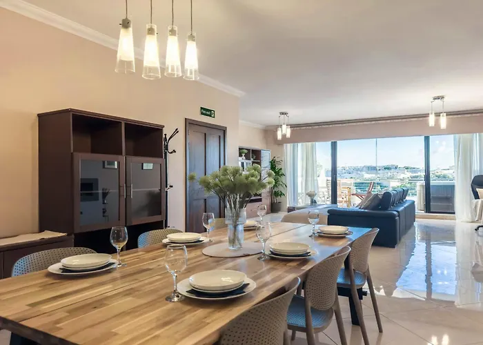 Jacuzzi Terrace Getaway With Valletta Views * Σλιέμα