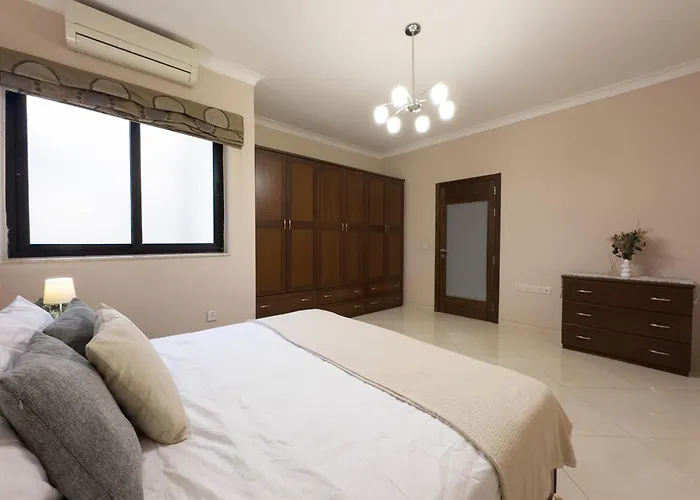 Jacuzzi Terrace Getaway With Valletta Views Διαμέρισμα Σλιέμα