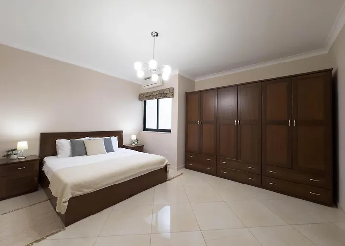 Jacuzzi Terrace Getaway With Valletta Views *