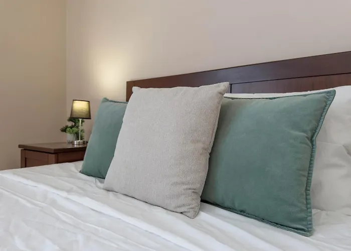 Jacuzzi Terrace Getaway With Valletta Views