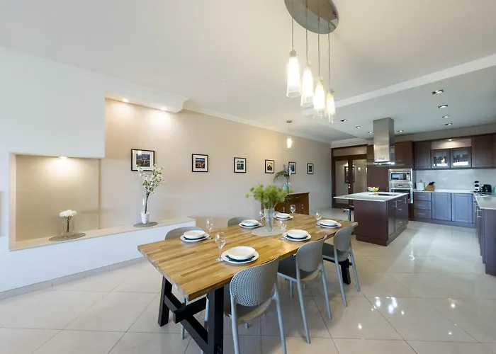 Jacuzzi Terrace Getaway With Valletta Views Διαμέρισμα Σλιέμα