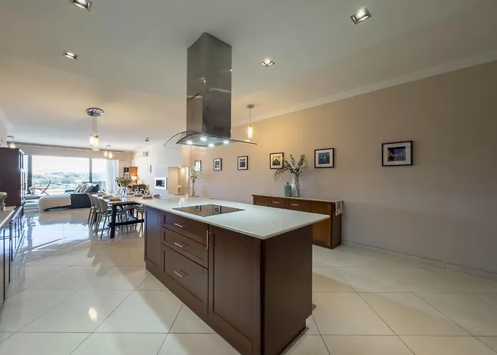 Jacuzzi Terrace Getaway With Valletta Views * Σλιέμα