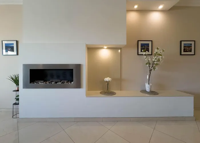 Jacuzzi Terrace Getaway With Valletta Views