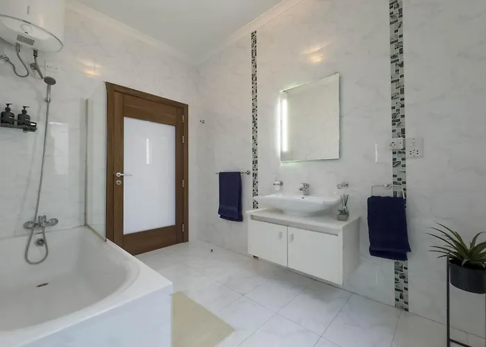 Jacuzzi Terrace Getaway With Valletta Views Διαμέρισμα