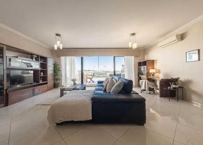 Jacuzzi Terrace Getaway With Valletta Views Διαμέρισμα *