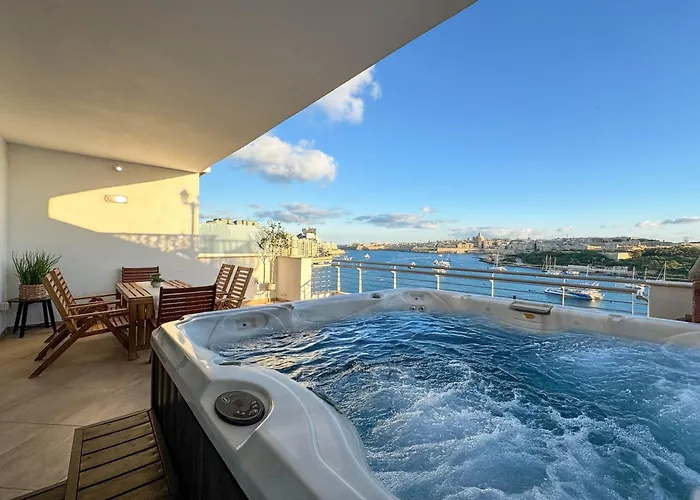 Jacuzzi Terrace Getaway With Valletta Views *