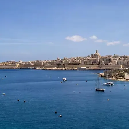 Jacuzzi Terrace Getaway With Valletta Views * スリーマ