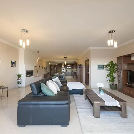 Jacuzzi Terrace Getaway With Valletta Views アパート