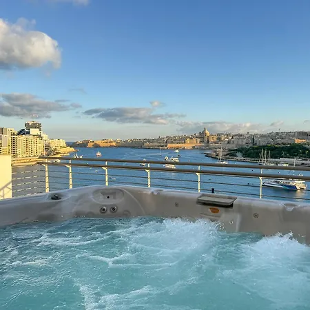 アパート Jacuzzi Terrace Getaway With Valletta Views スリーマ